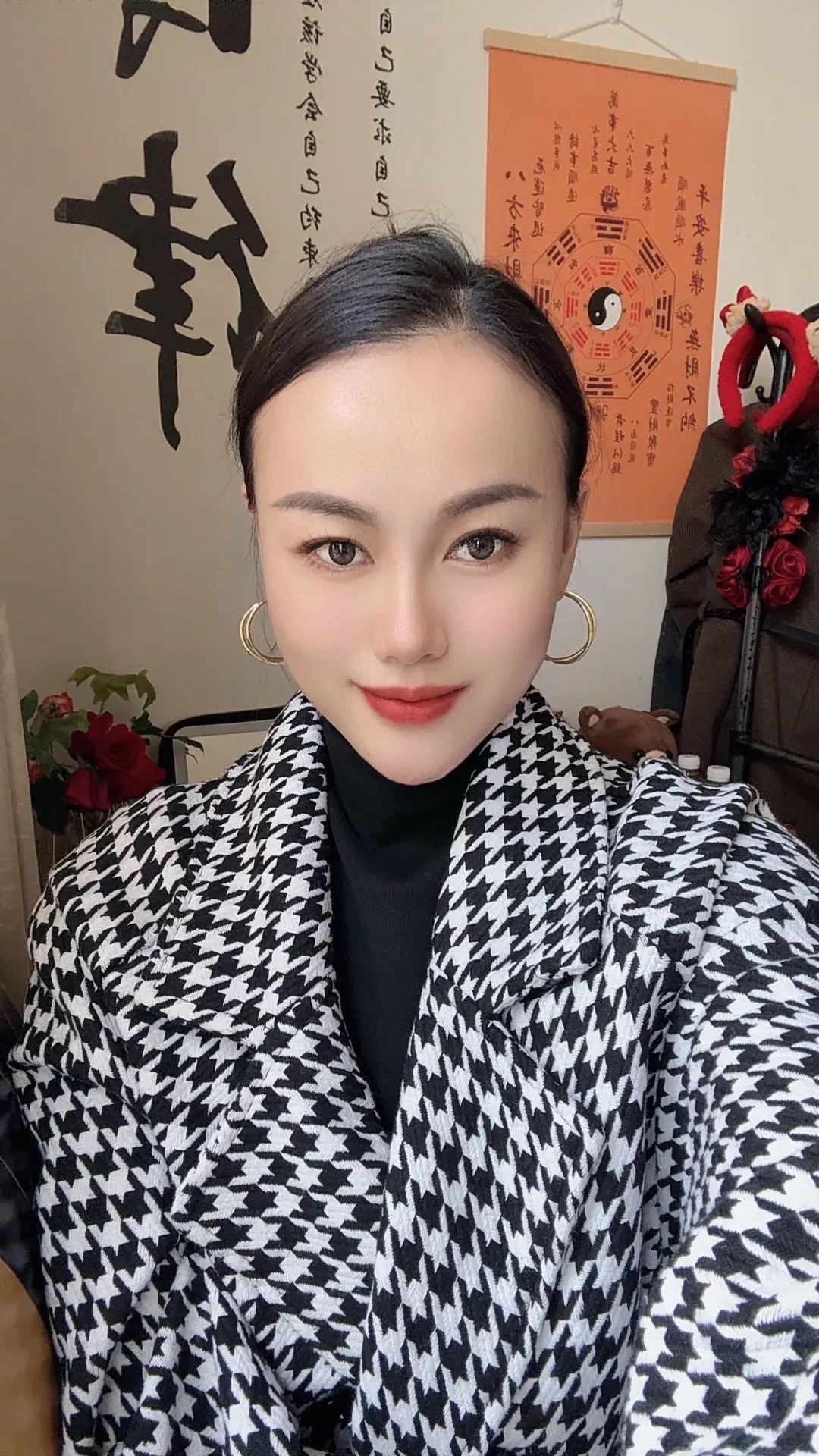 生命之光 挂在嘴角的微笑， 扬在脸上的自信， 长在心底的善良， 记在脑...