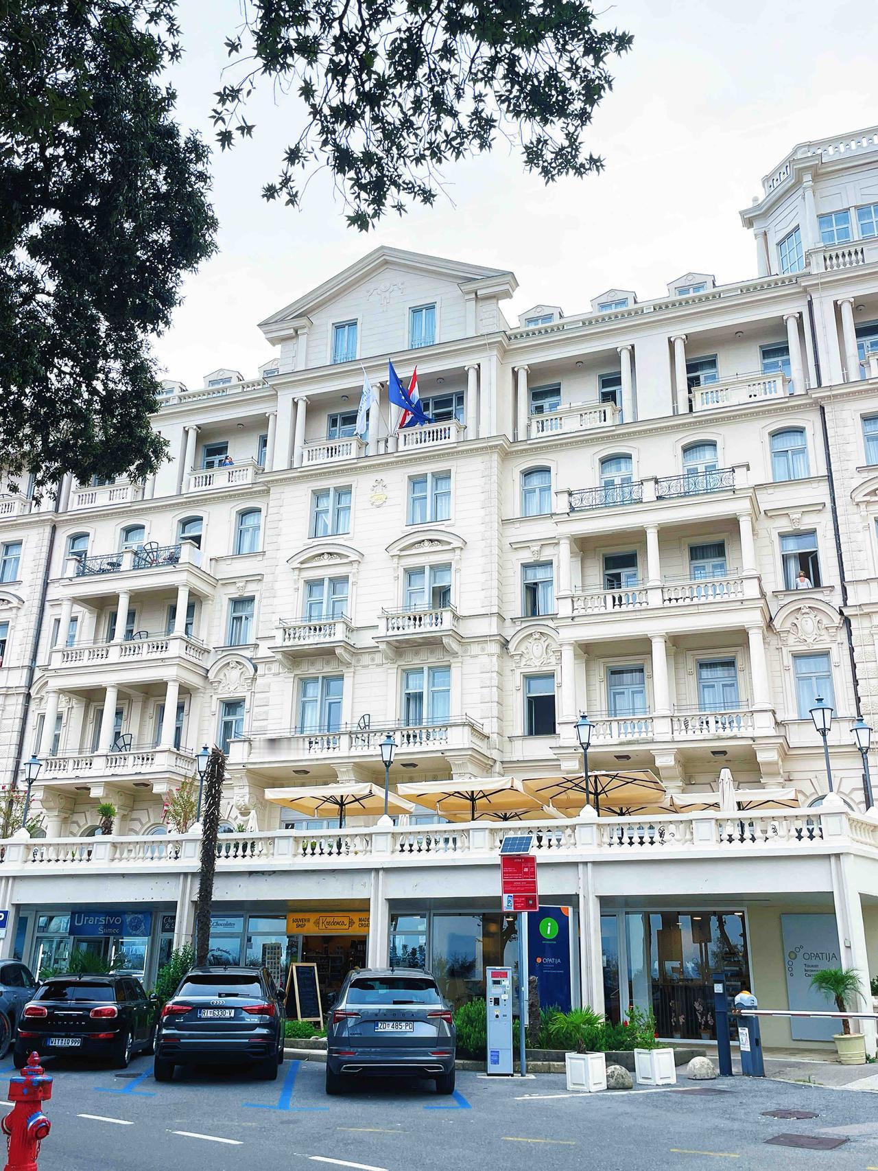 奥帕蒂亚·欧洲皇室度假胜地
茜茜公主曾下榻的“贵妇之城”
城内高端餐厅、酒店林立