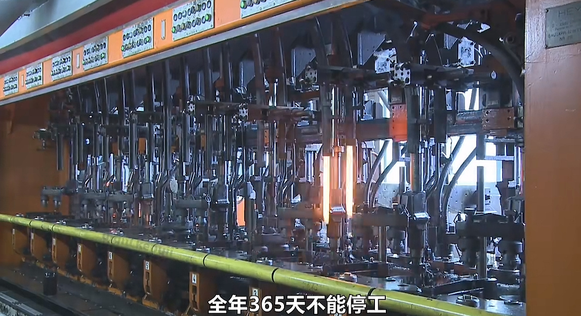 第一次知道玻璃厂不能停电窑炉不能停就等于机器不能停，你们可以理解为家里的柴火灶。