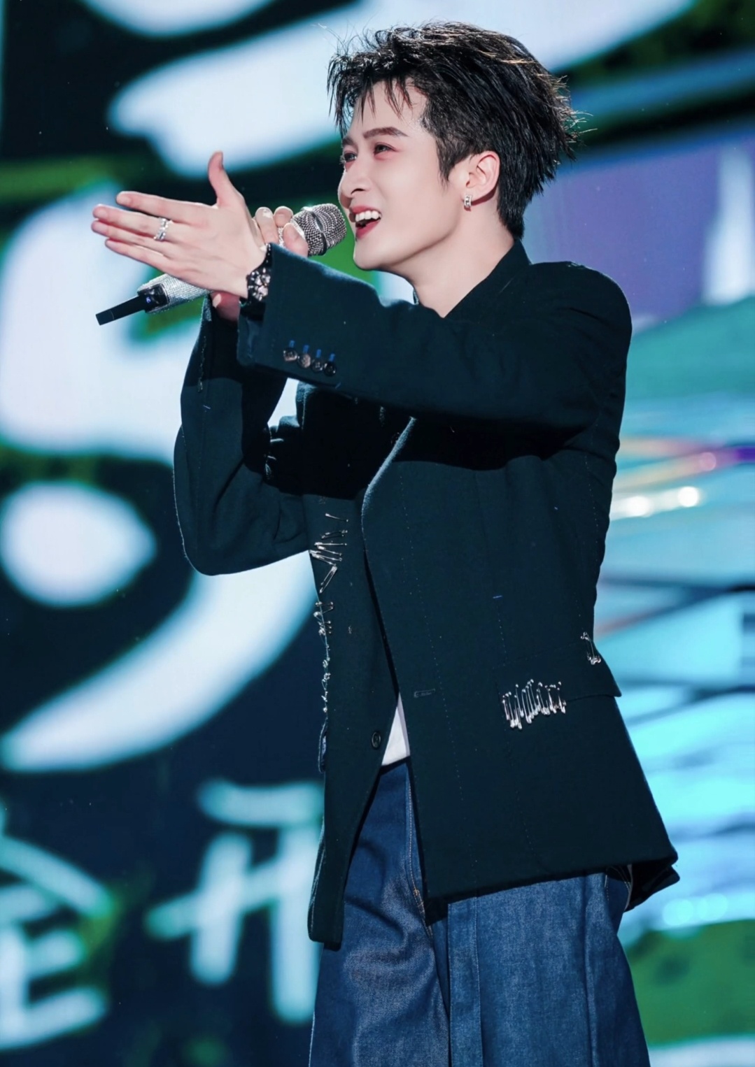 檀健次TME平台超级家族代言人 以声为刃，以乐为光，恭喜携手TME，探索音乐更多