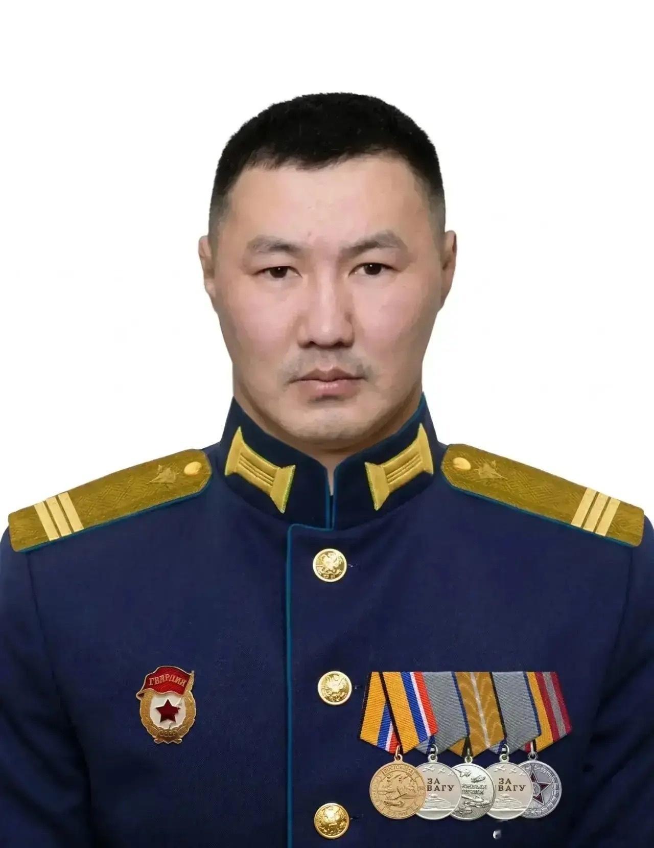 这名亚洲男子来自俄罗斯布里亚特摔跤手来到乌克兰被击毙。 ​​​