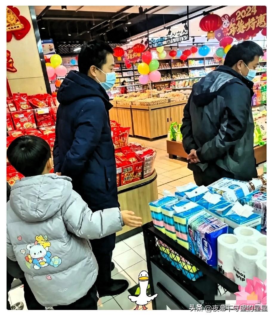 天津一男子因为老婆出轨，果断选择了离婚，一年后他在超市遇到了前岳父，前岳父说他女