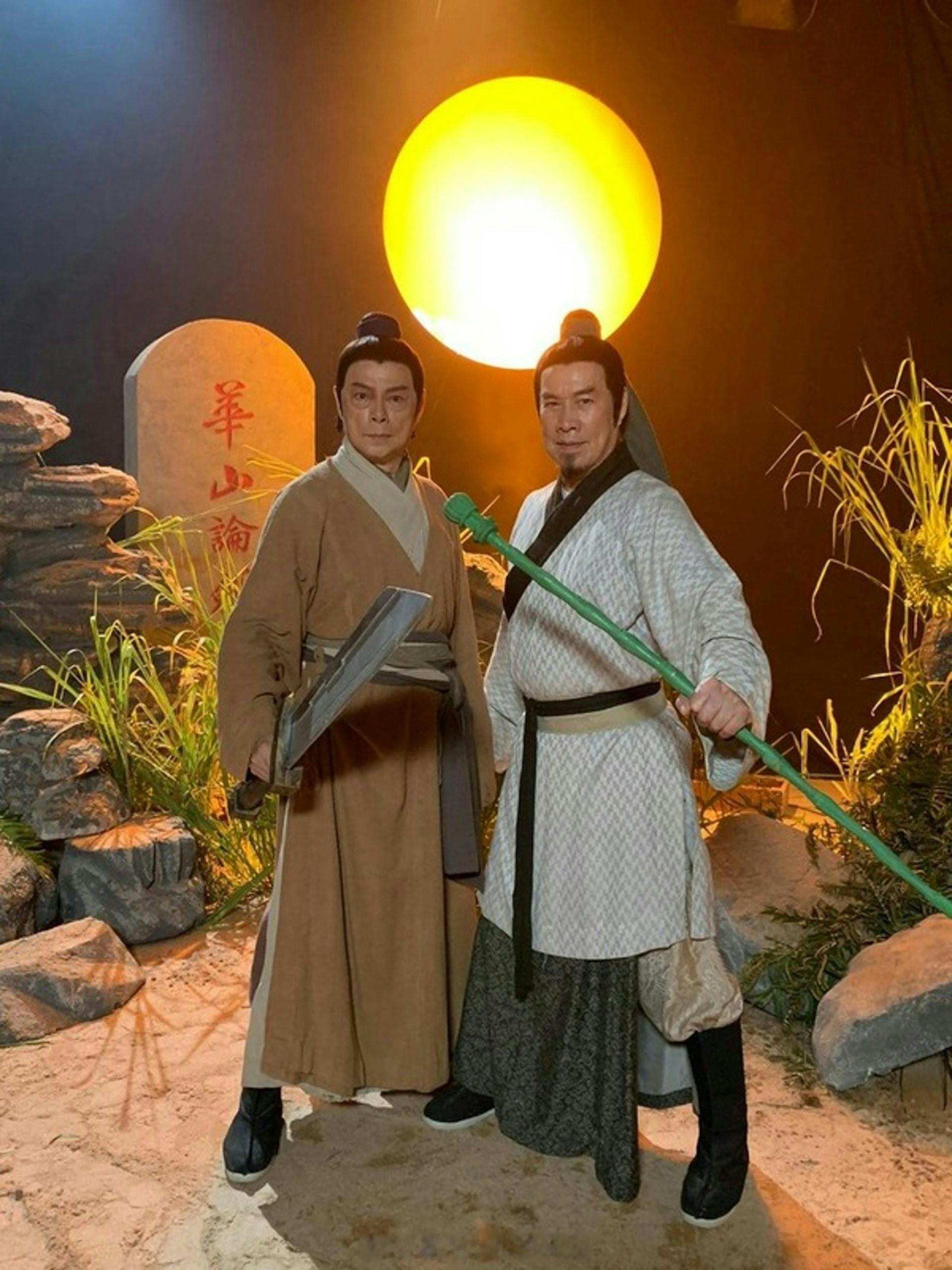 白彪成都举办派对庆祝八十寿辰，老当益壮闻声起舞，还演示“乾坤大挪移”纵横影视圈超