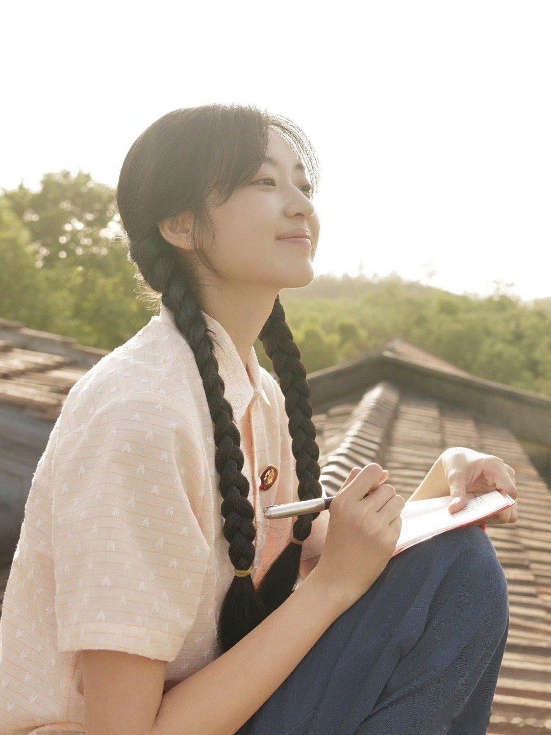 好心疼费霓 费霓活得真累：要为工龄攒时间，要为集体扛大旗，要为哥哥去相亲。她把自