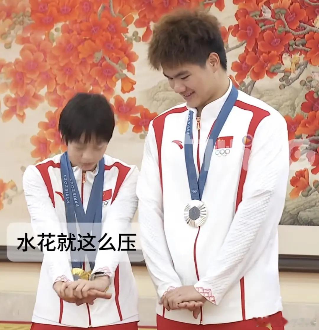 梁伟铿问全红婵怎么压水花，他俩在一块真是可可爱爱的正确的压水花姿势。。。梁伟铿以