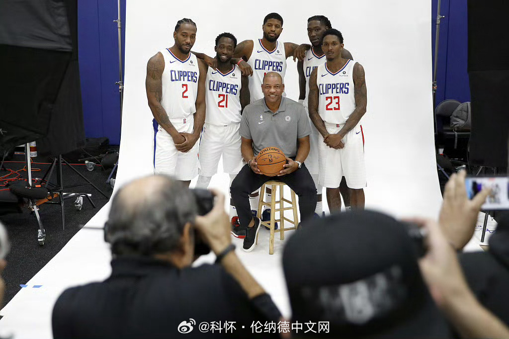 美国杨毅在节目中透露老里弗斯￼将在本赛季结束后退役：“老里不会再执教了，因为他本