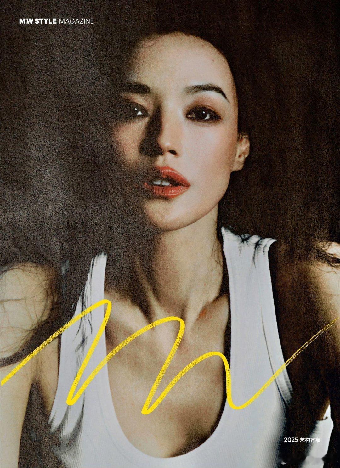 舒淇慵懒风穿搭，舒适又高级黑白大片质感满满，轻松拍出杂志风～