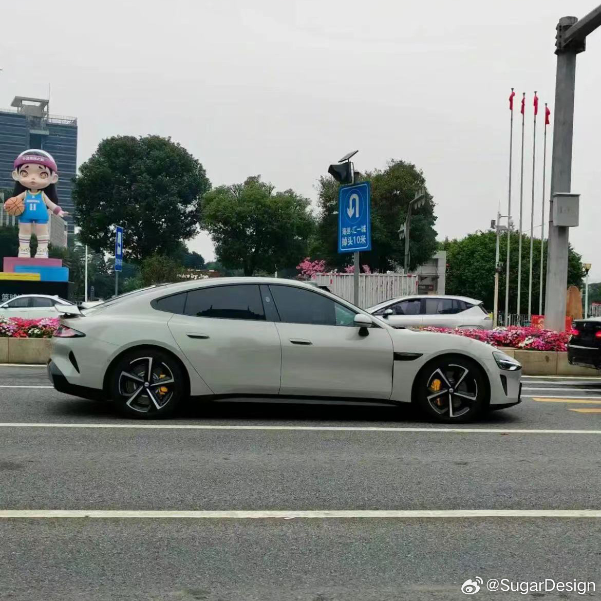 小米SU7这都上街了啊[二哈]这还泄密个啥呢。侧面不错[good] ​​​
