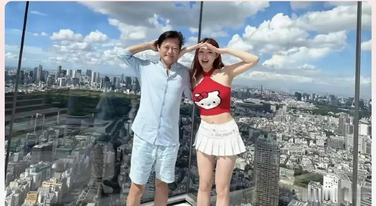 莫华伦，这个名字我感觉很陌生。不看这个消息，我也不知道他是谁？看了热榜，我才知道