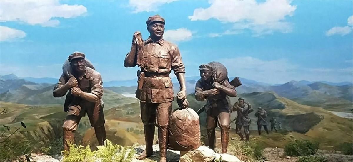 在长征途中，红军营长因极度饥饿不慎摔倒，想不到这一跤竟意外救了自己和身旁的战友们