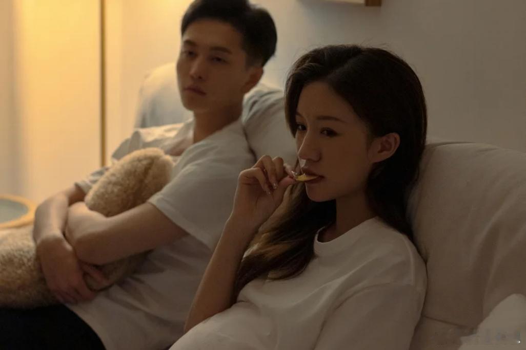 弟弟称哥哥刚确诊癌症嫂子就提离婚刚刷到这热搜真的看得人心里五味杂陈。河南一老哥刚