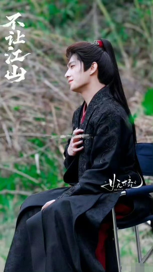 杨洋主演的《不让江山》男主李叱一角剧组杀青，
粉丝:恭喜脱离苦海 。

粉丝会用