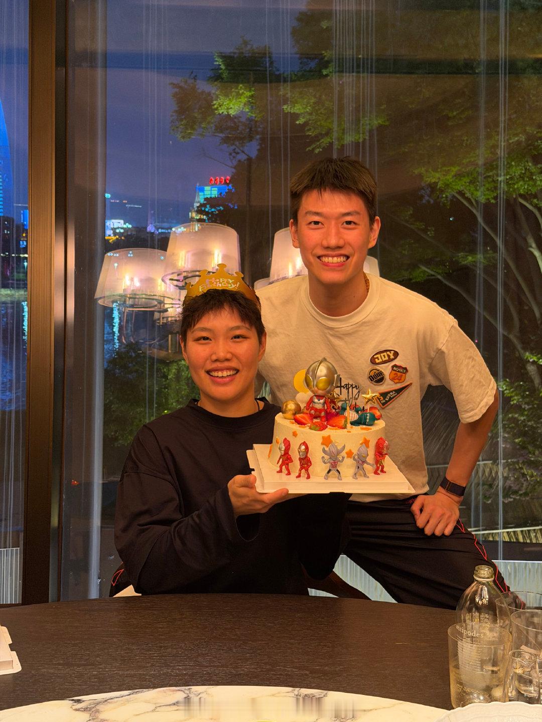又轮到我过生日了🎂汇报一下：新的一岁气血还是挺足的，请各位放心！ （