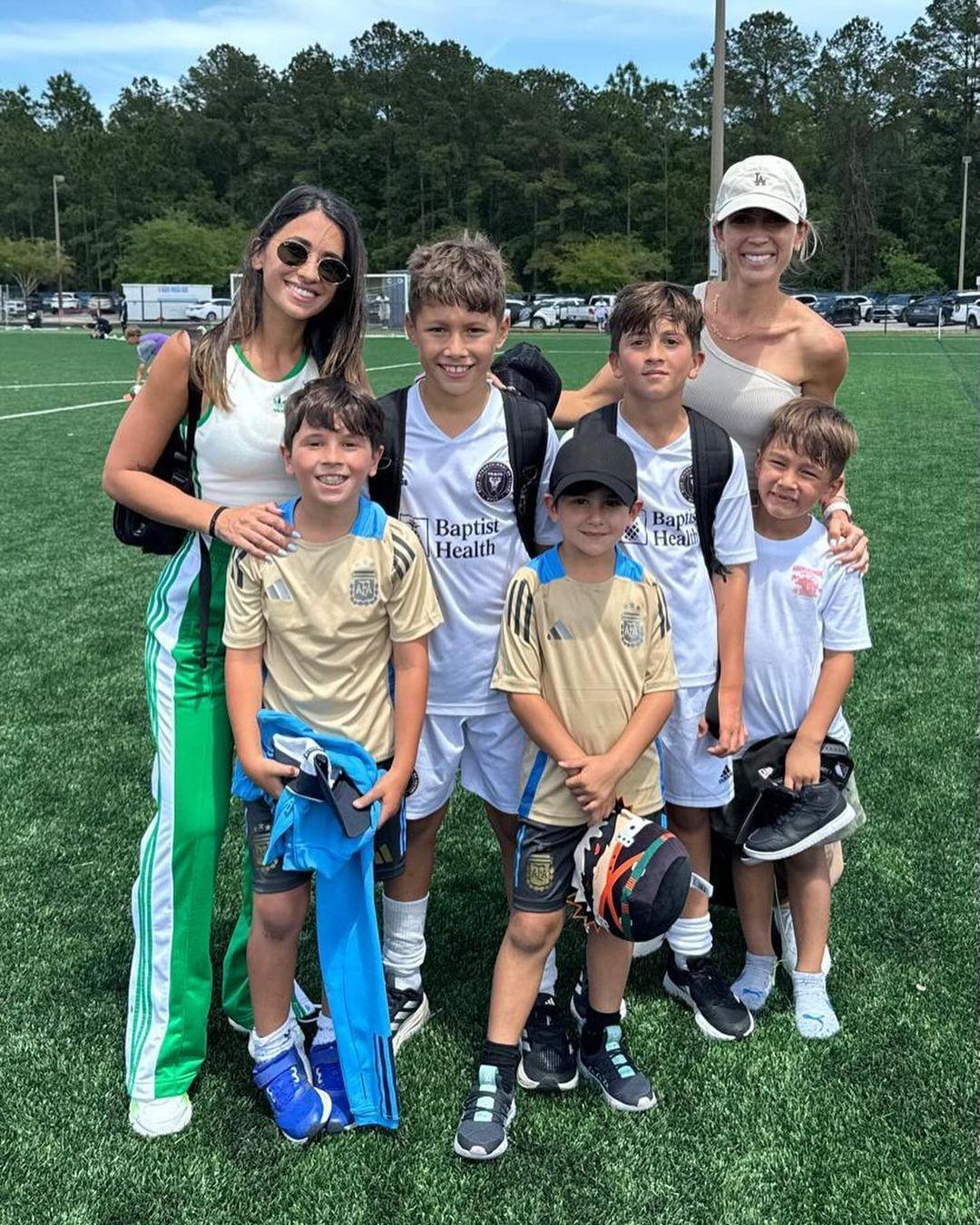 【可可爱爱[可怜][可怜][可怜]】安妞Ins晒孩子们：Vamos INTER?