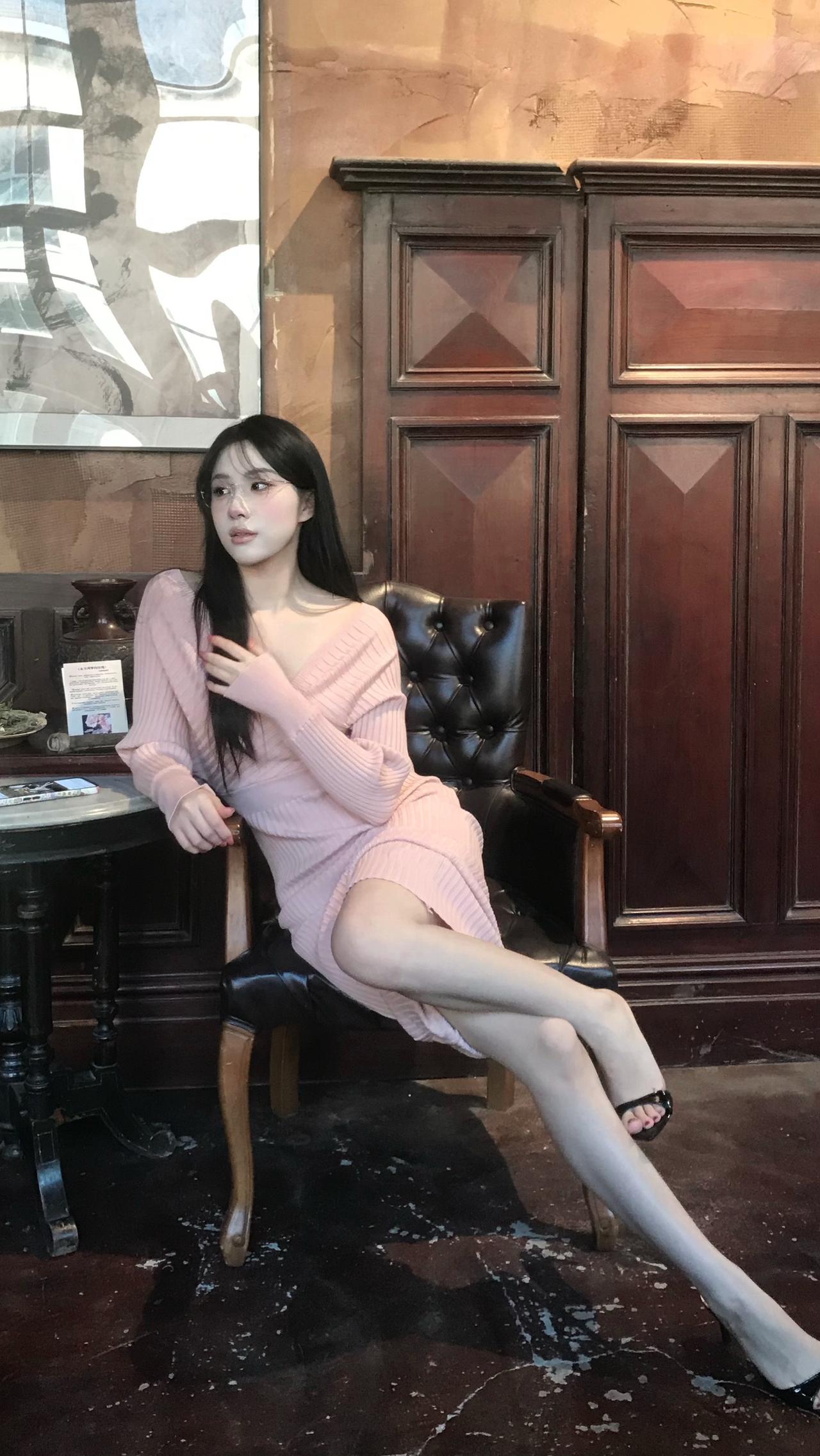 怎么又随便我了 我不是都一直依着你吗
拍照姿势 穿搭 ootd