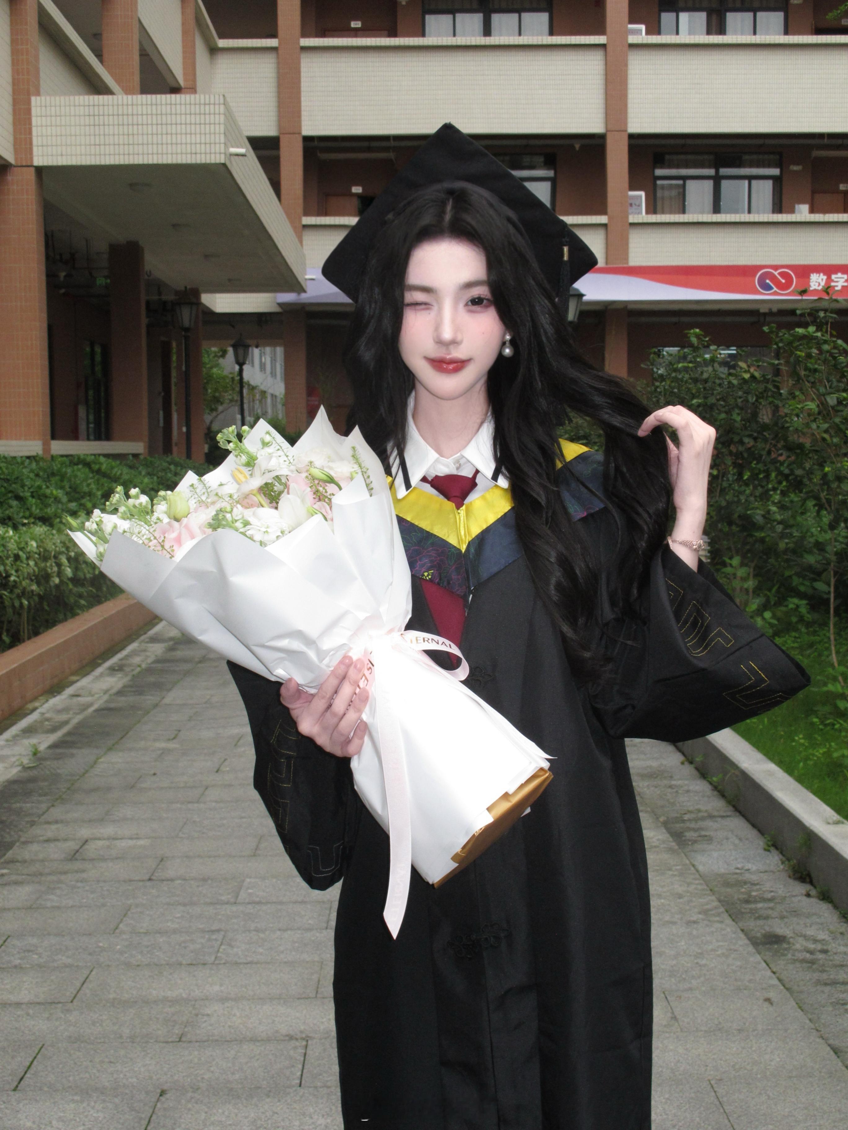 再见了 我的大学生活🎓🗞️（没照片了我凑一下） 