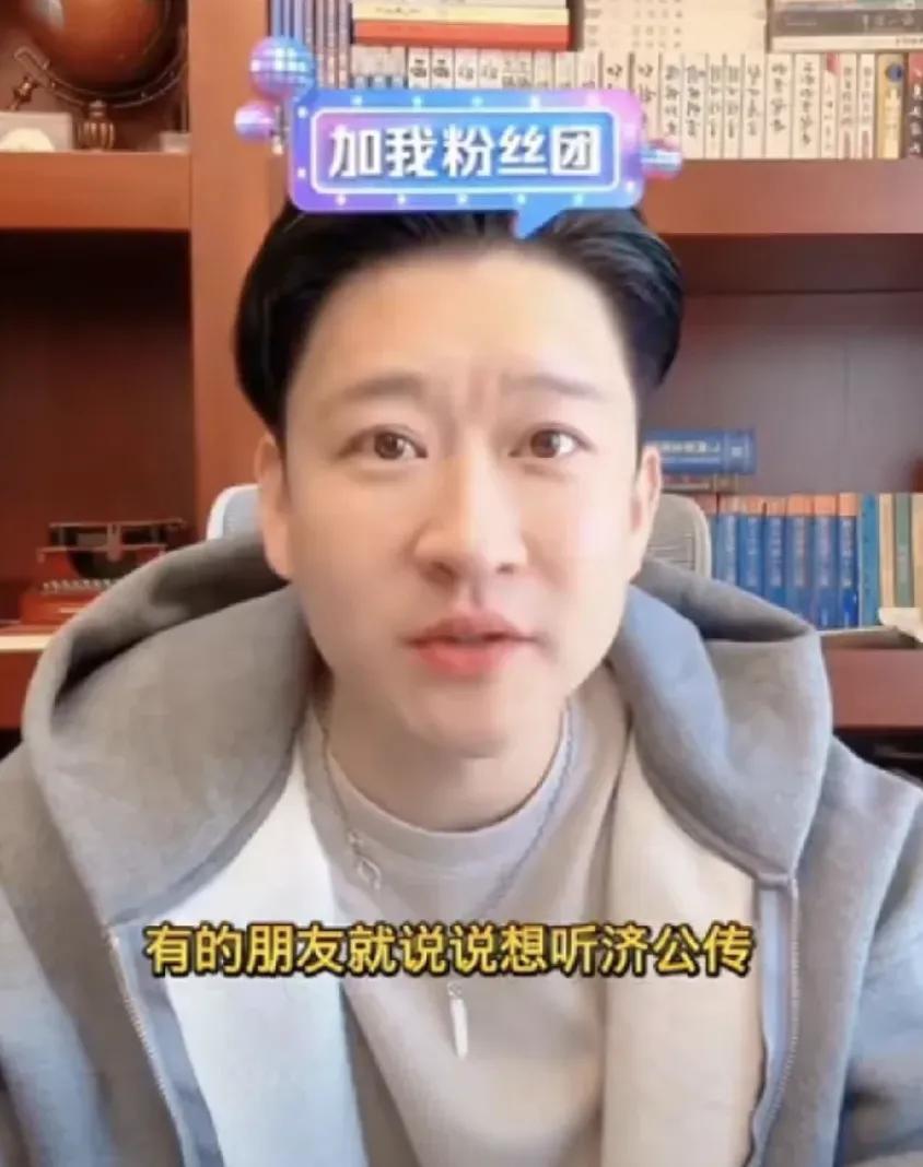 曹云金真的非常尊重郭德纲。

曹云金对郭德纲那份深深的敬意，温暖而真诚。最近，他
