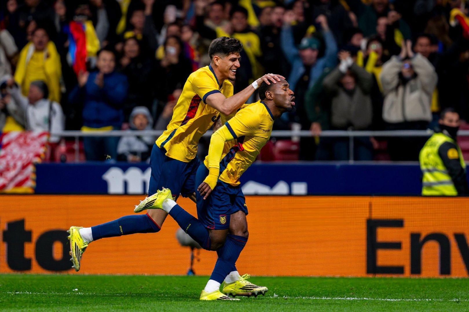 跟队记者Charles Watts：看了视频，因卡皮耶的情况看起来不太好。绝对是