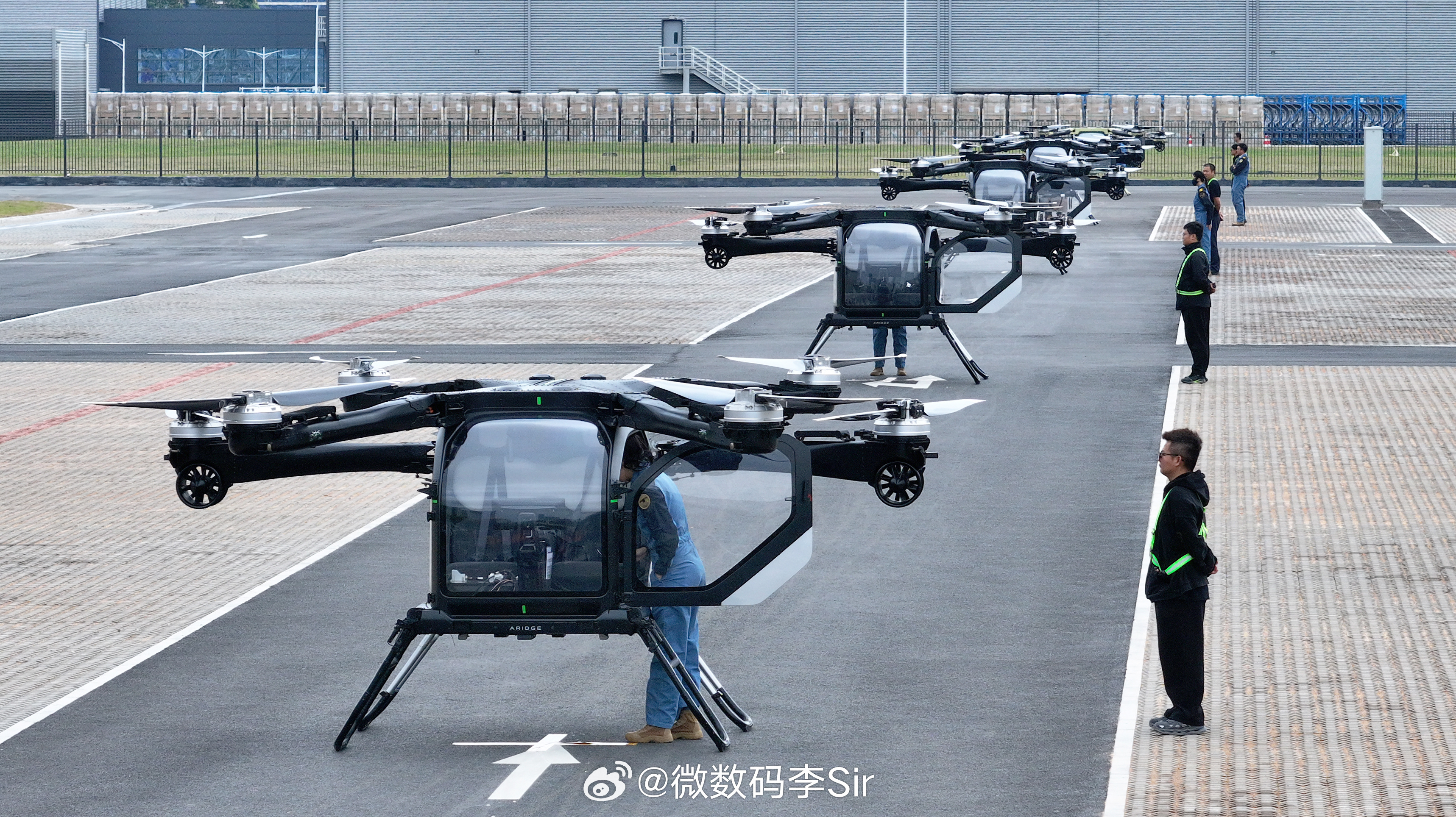 低空经济连续三年写入政府报告 今天，小鹏汇天用实际行动响应，在广州汇天飞行汽车量