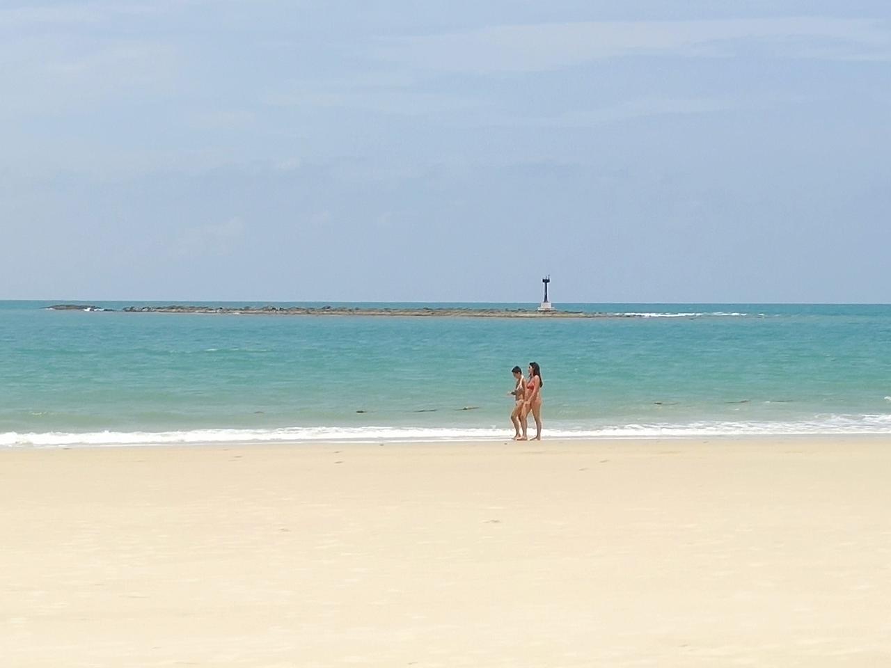 到泰国旅游怎么能不出海，这次导游帮我们选择了沙美岛，上岛之前，岛上的导游推荐了自