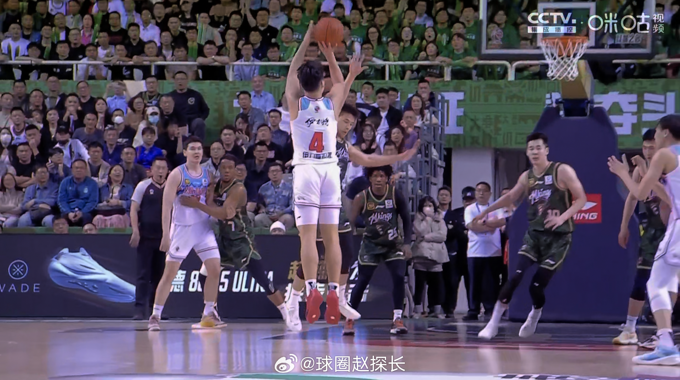 伊福飙中3+1，新疆男篮疯狂的三分手感还在延续，林葳这球防守端没收住。同曦男篮v