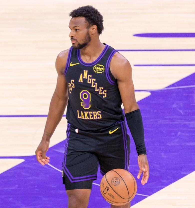 近日，前NBA球员“白巧克力”贾森·威廉姆斯在《Hoopin' N Holler