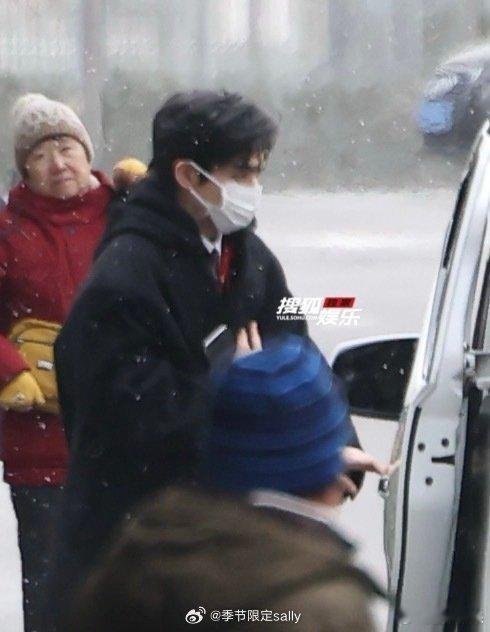 宋威龙央视马年春晚首次联排生图三连，威龙太帅辽！独自韩剧中2026央视春晚首次联