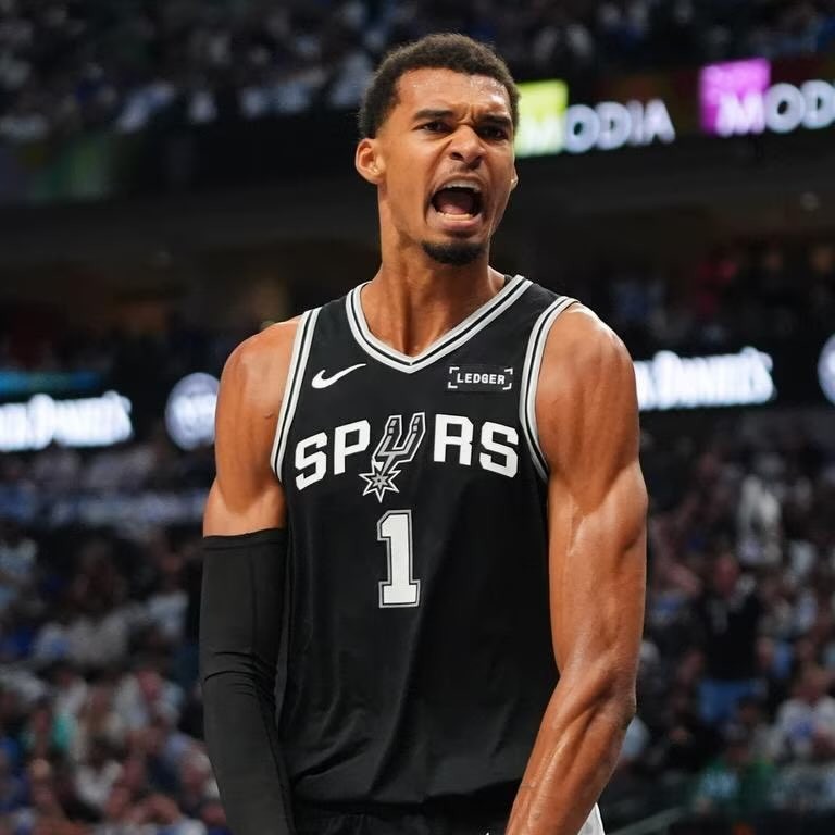 NBA 雷霆vs马刺 超话评分 文班亚马-我的评分：28分10板3帽，进攻起伏确