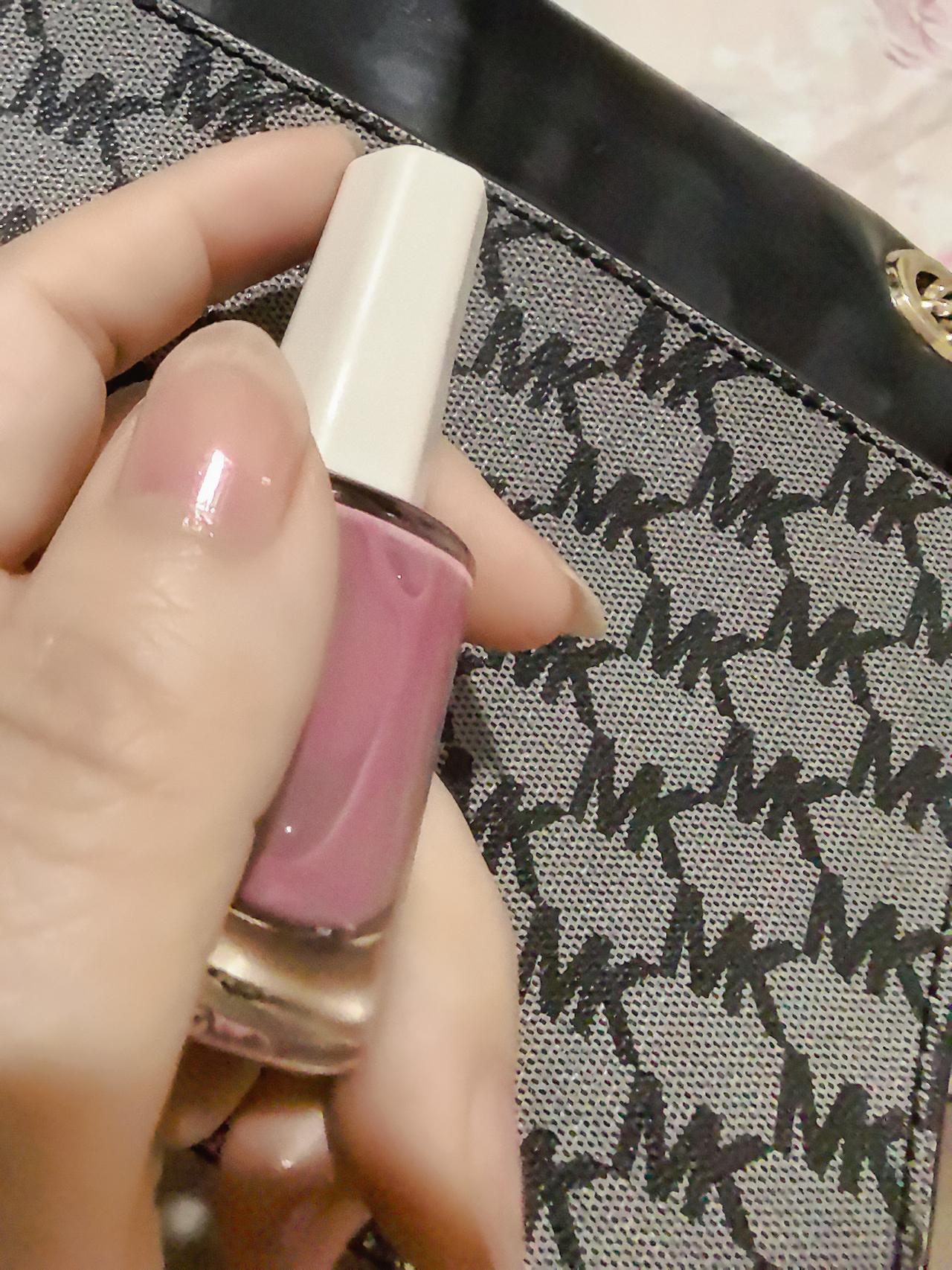 太吓人了，前几天想买一个美甲灯，因为看见我们同事买了，在家作美甲挺好的，我也经常