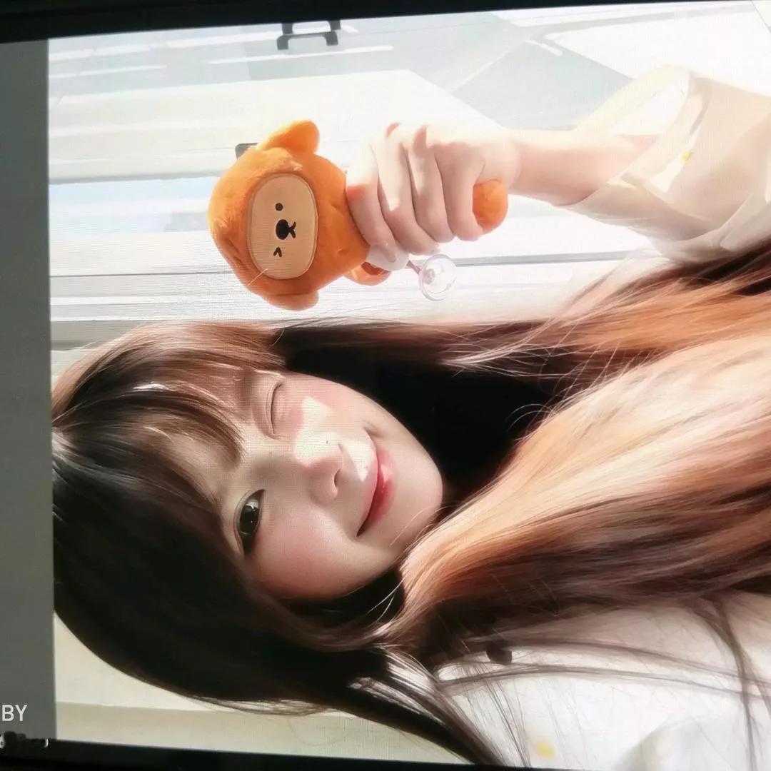 与小熊的亲密自拍，快乐一整天！抱抱熊自拍 与小熊合影 泰迪熊拍照 小熊 自拍小熊