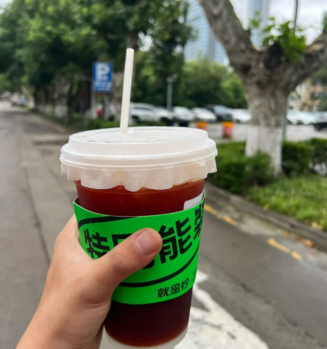 今天是大暑了，大暑就意味着大热天要来了，大家要备一些防暑降温的食品药品，这个长夏
