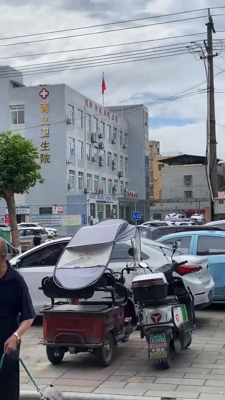 卫生院出锅了，还是可以了。这是巴中麻将馆，去上楼梯的拿麻将馆。