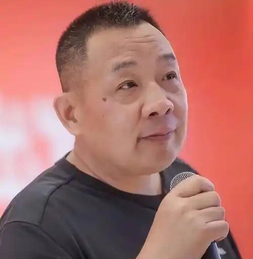 清华教授柳冠中语出惊人，他直言：“无人机、无人驾驶、无人商店、无人酒店、无人银行