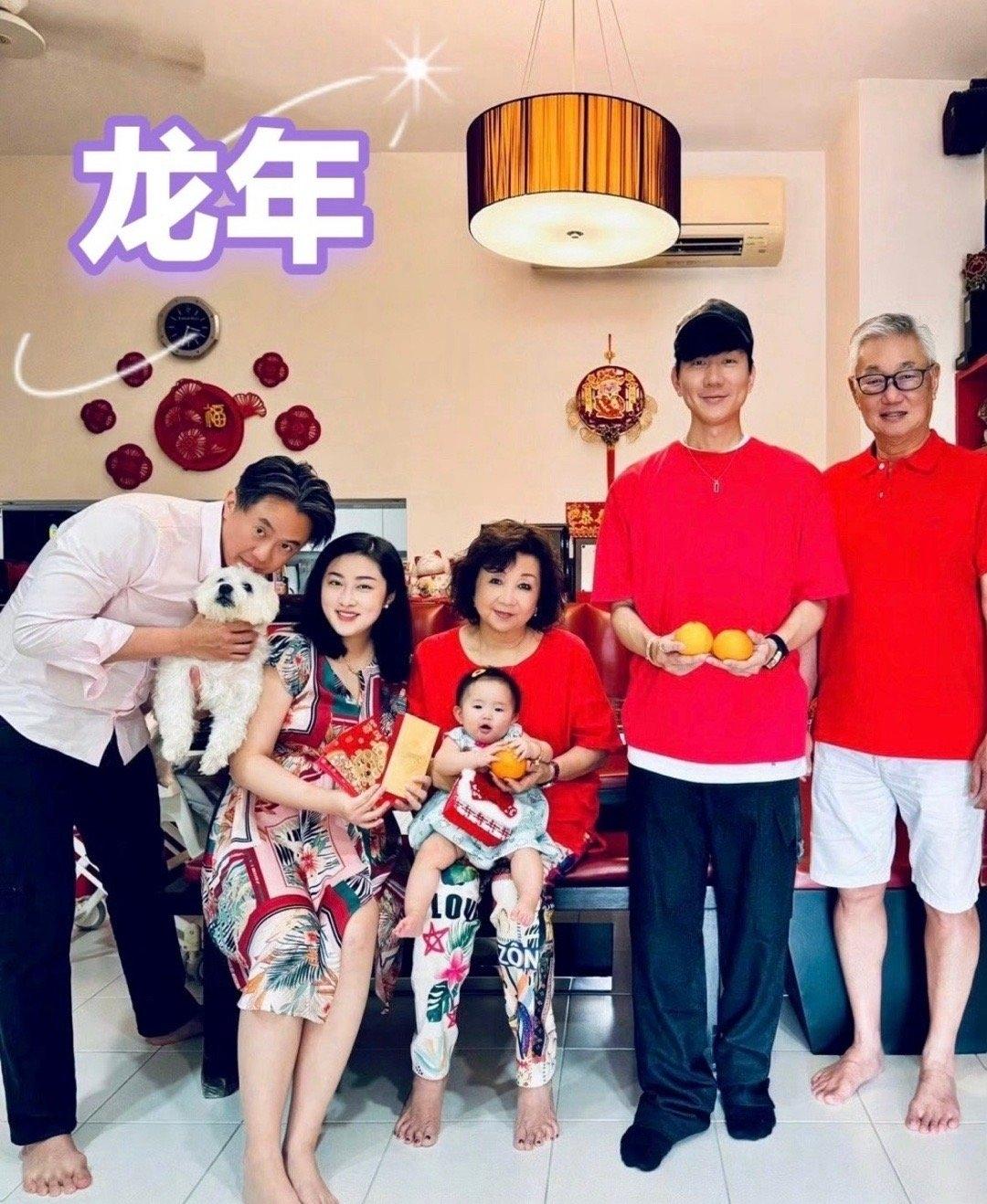 林俊杰突然删掉了和大哥大嫂的合照，网传是因为林俊杰大嫂散播七七的黑料，疑似想拆散