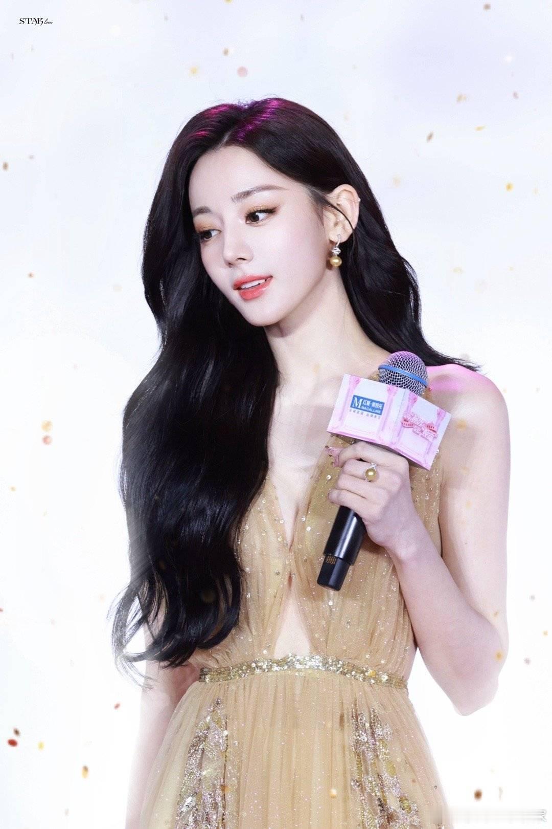 迪丽热巴迪丽热巴0603生日快乐 dlrb 今天星期巴 dlrb 迪丽热巴你的风