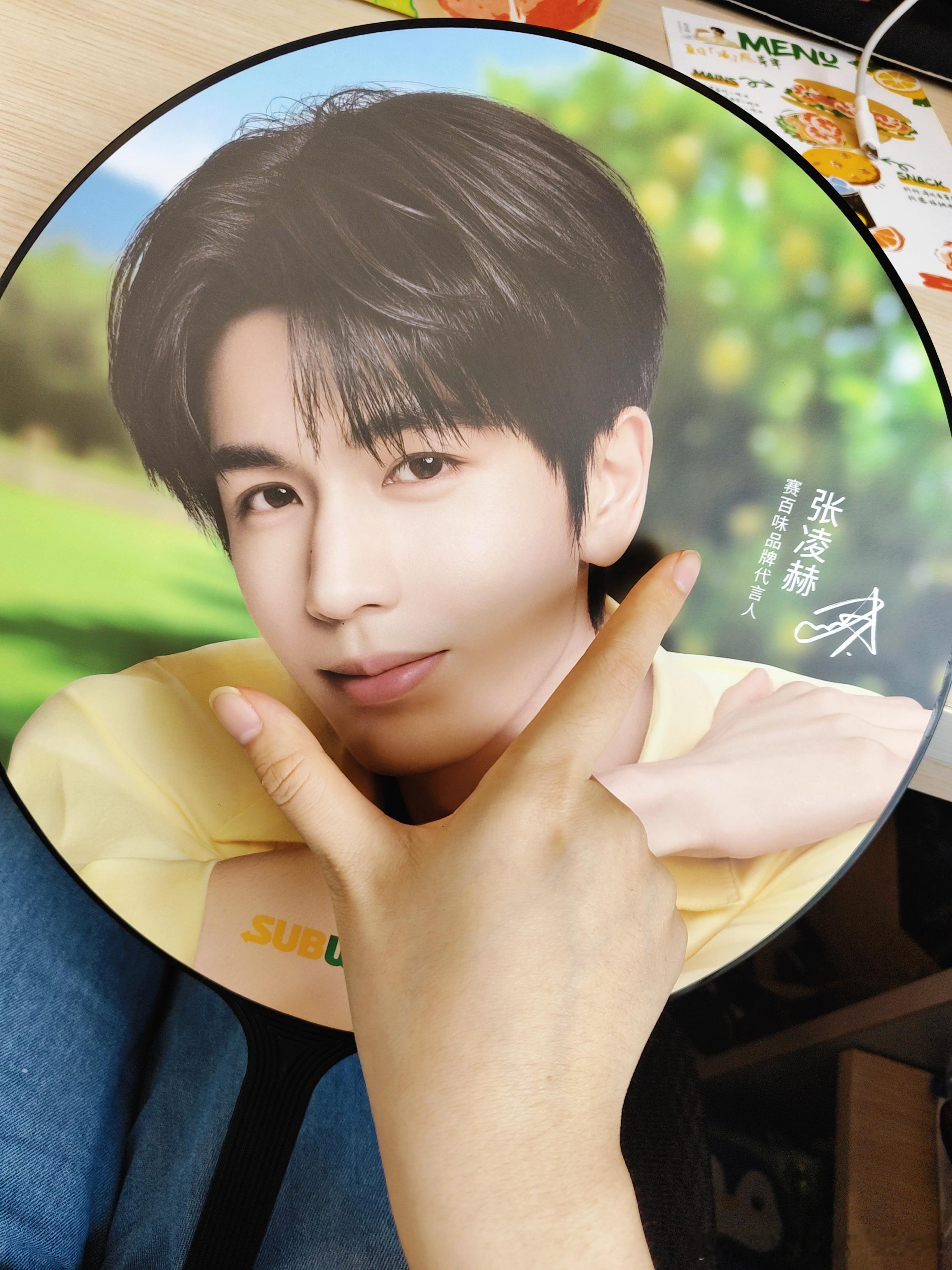 OMG 这个大王扇真大啊 我今天穿的清新还挺配 lucky的碎言碎语