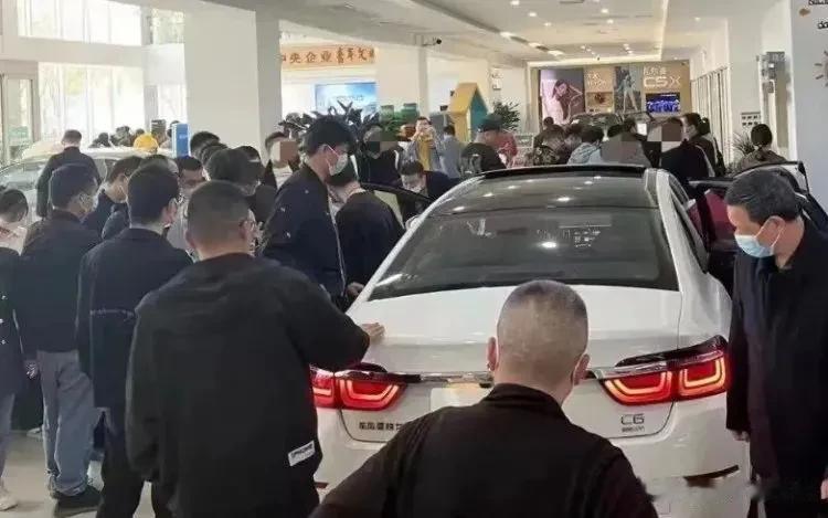 现在好多车企在搞大降价优惠活动，现在换车合不合适以旧换新？也不是刚需，只是想有这