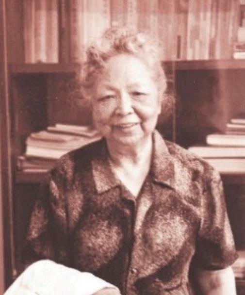 1957年，美国海关私吞了中国女人行李箱里面的6800美金，她却开心地笑了。殊不
