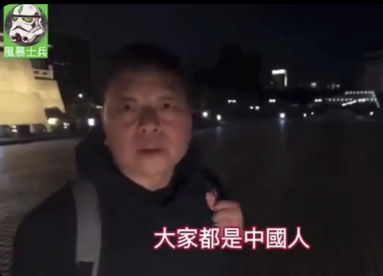 王菊花去呆湾看大选，舔呆湾失败结果被绿脑怪围攻，他说大家都是中国人，绿脑怪暴怒，