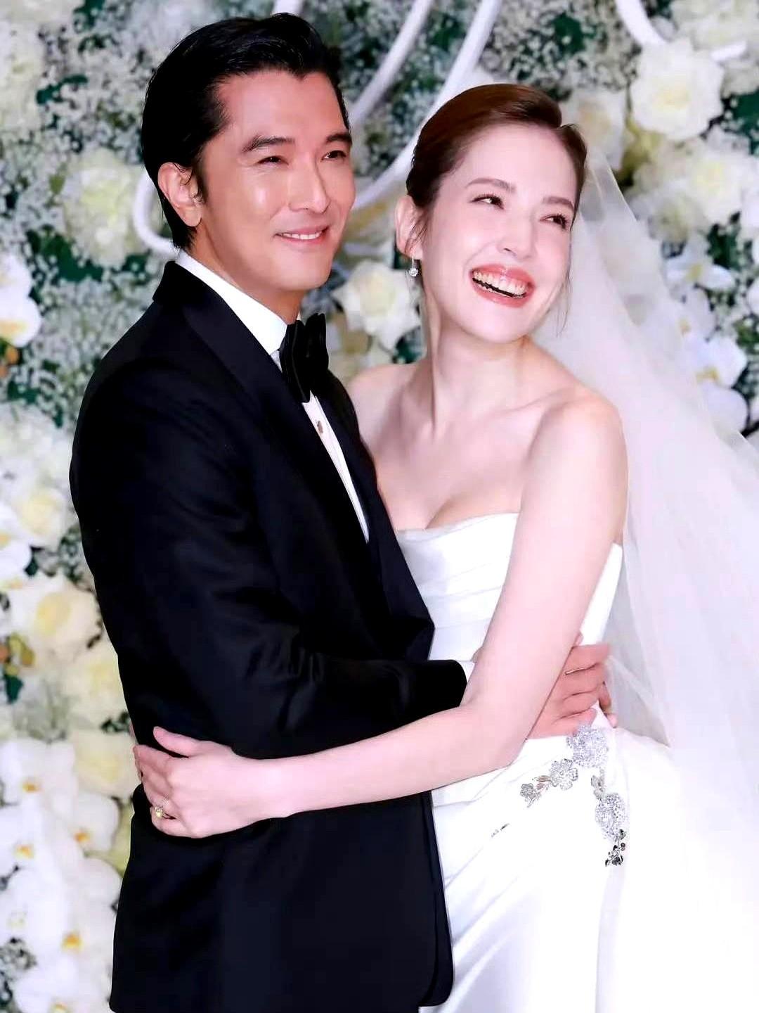 娱乐圈真是活久见，十几年前，以为许玮宁会和阮经天结婚。

这对新组合确实让人意外