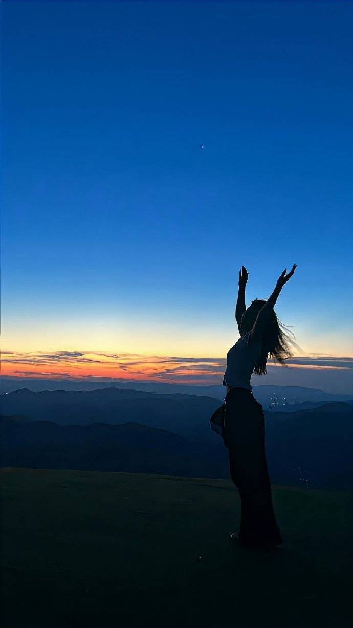 停止内耗，你是自己人生的主宰。  晚安~[月亮] ​​​