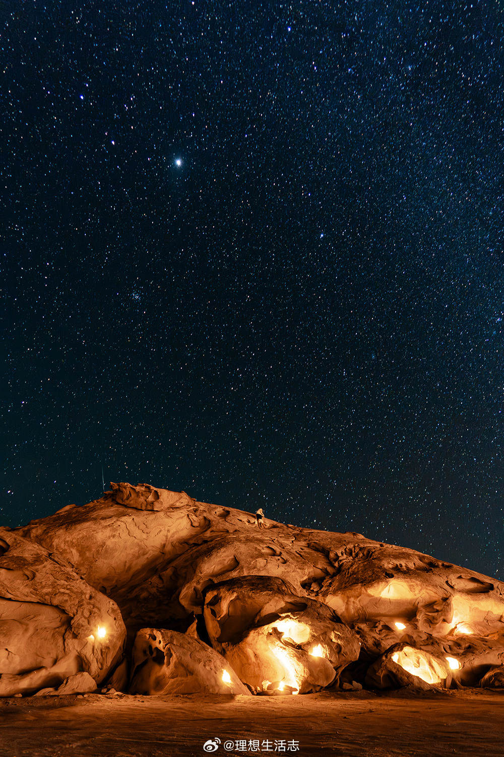 远离城市灯火的夜空，本身便可成为出行的一大理由。随着星空旅游热度攀升，游客愈发向
