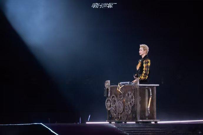 汪苏泷是首个沈阳六连开的歌手汪苏泷打破沈阳演唱会连开记录 两周六场演出场场火爆，