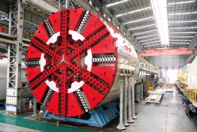 当年那台德国盾构机，报价一百万维修费。不修吧，工地撂着干不了活。修吧，明摆着挨宰