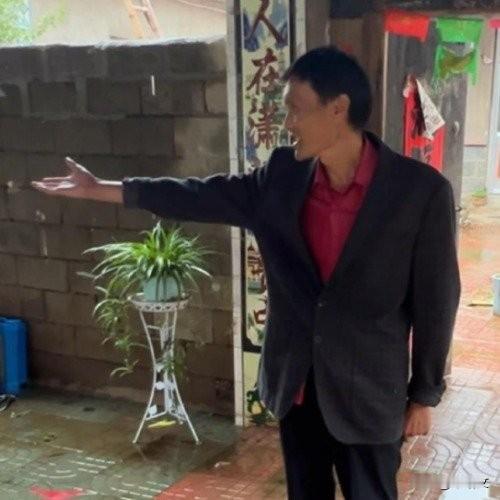 掉粉42万！拉面哥坦言回不去大集：带货一单挣3块，骂声比订单多
 
当年靠3块钱