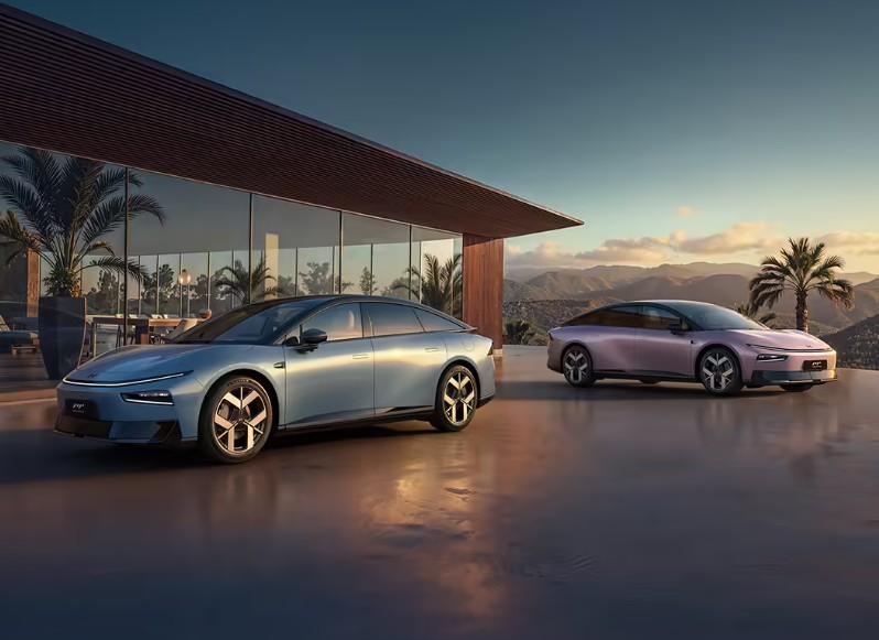 2026款小鹏P7+今日（1月8日）正式上市，纯电与增程双版本同价18.68-1