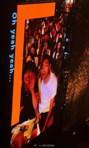 许昕姚彦去看王力宏演唱会了许昕夫妇去看王力宏演唱会了 哇，许昕姚彦去看王力宏上海