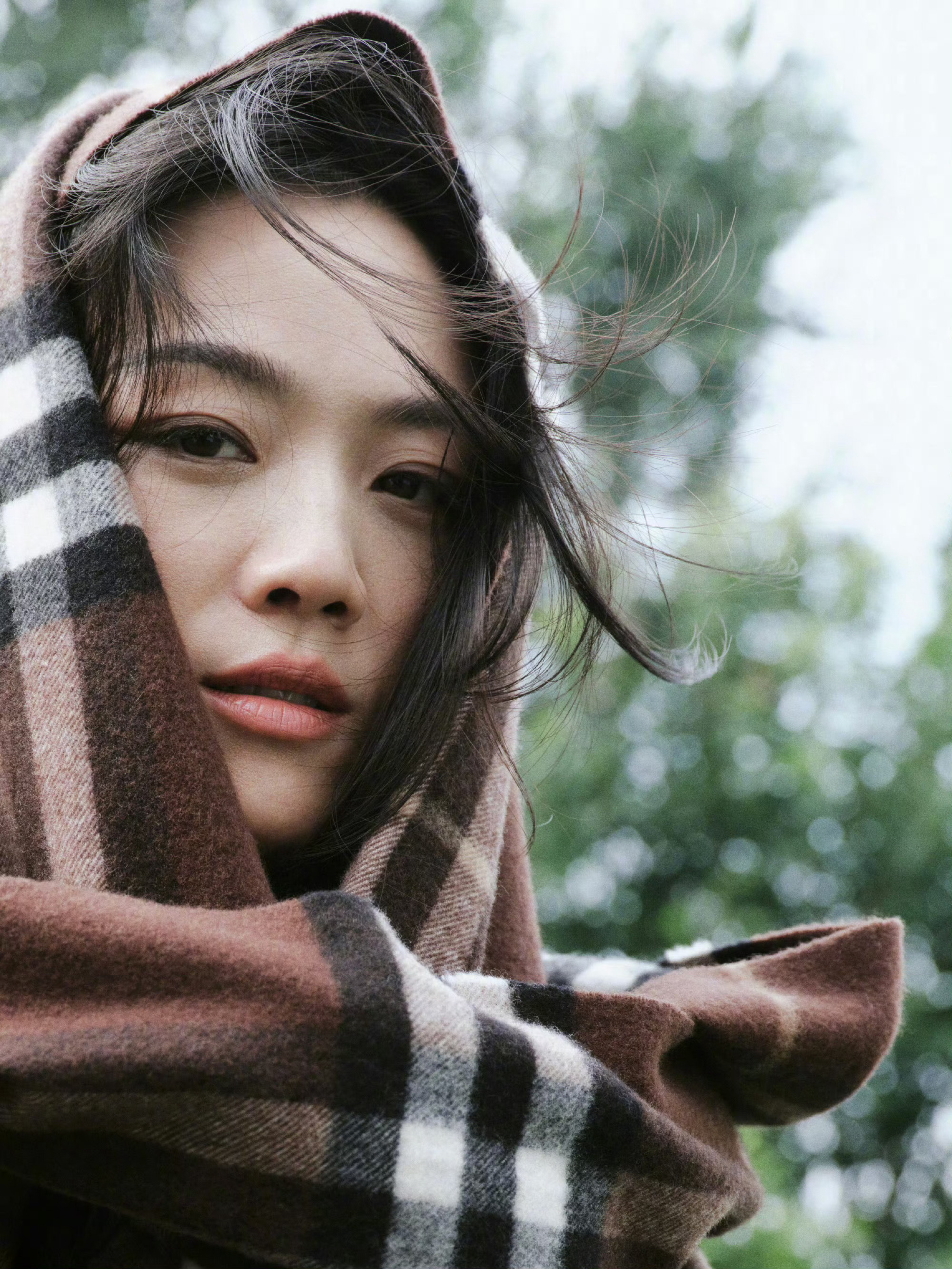 汤唯 × BURBERRY 全新宣传大片 📸 