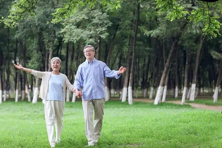 踏入2026年七月，不少退休人员持续关注着养老金调整的最新动态，上旬整月没有迎来