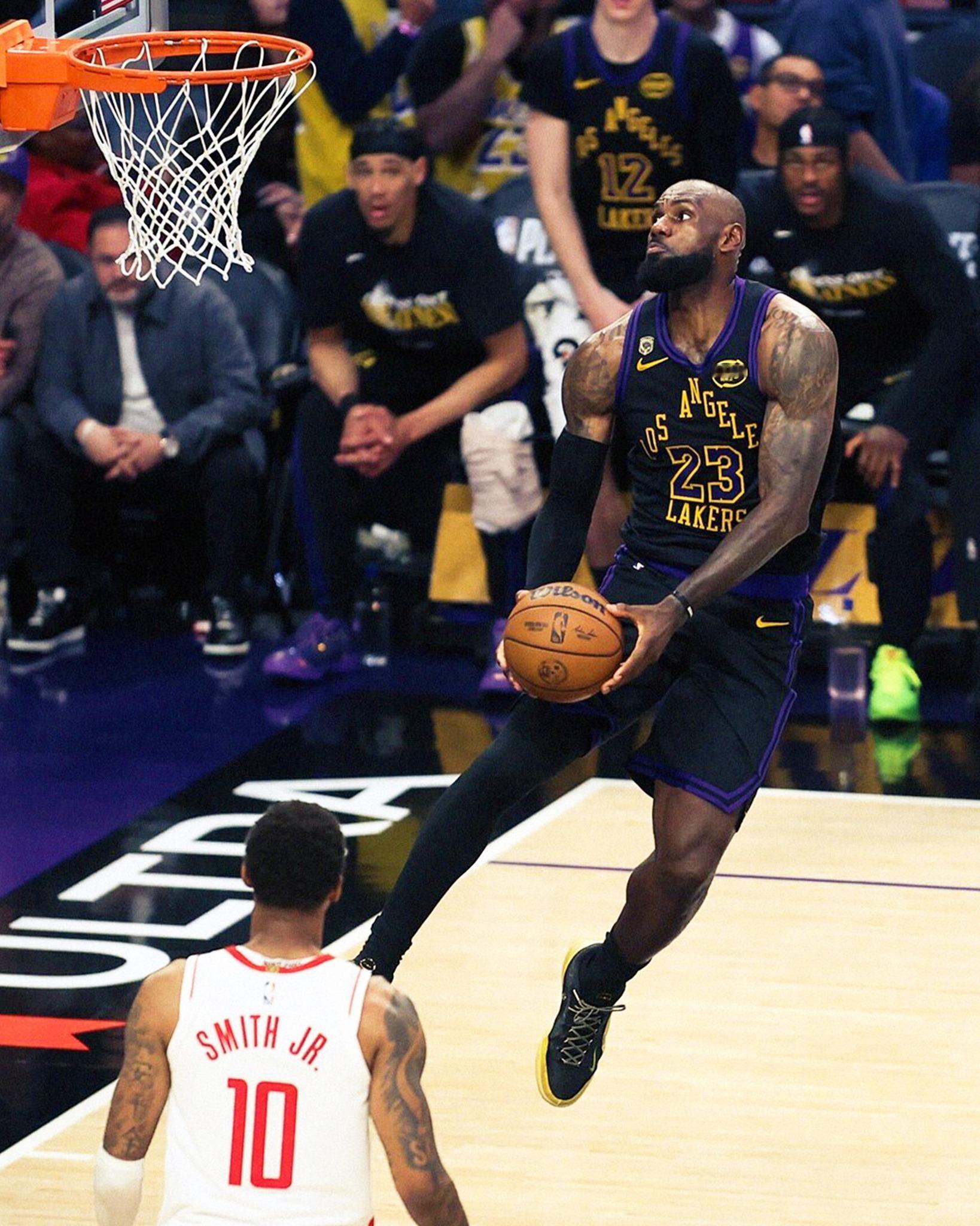 Lebron James 制胜一扣詹姆斯